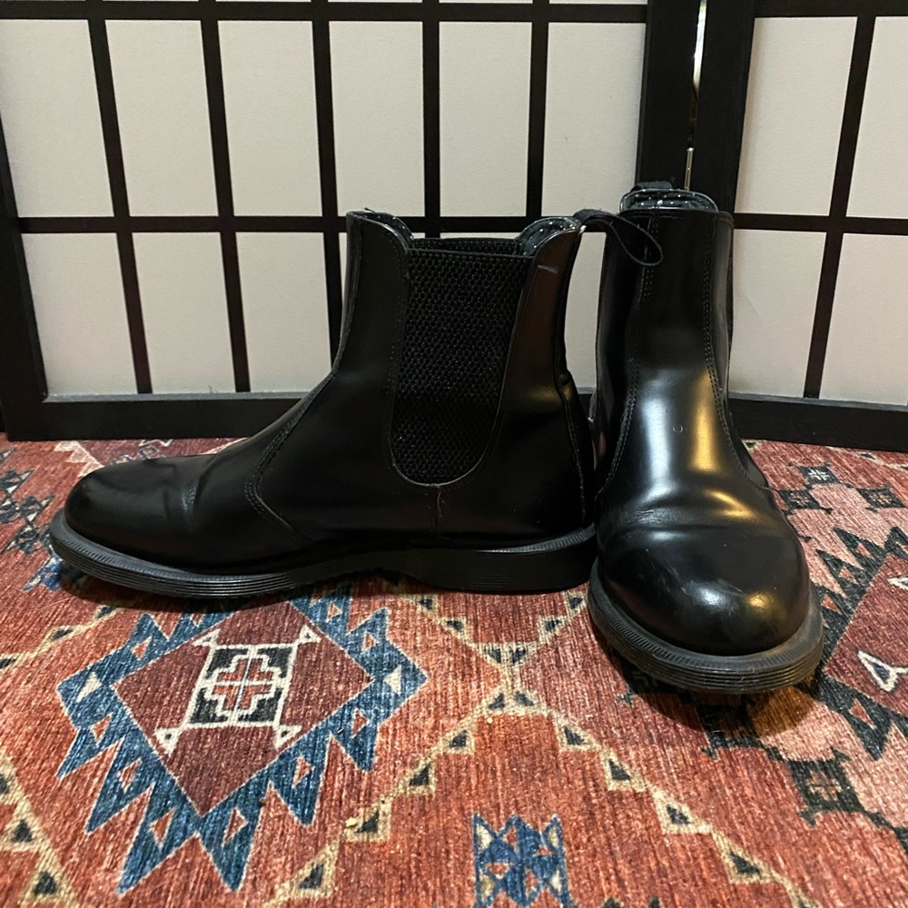 Black Chelsea Boot Dr. Martens